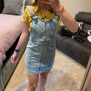 Overall skirt. Light wash
